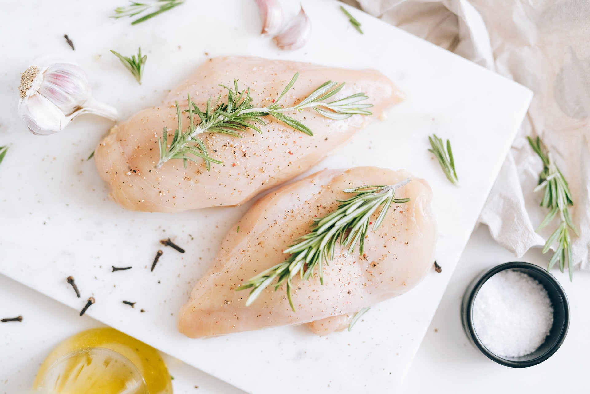 Pechuga de pollo como fuente de proteína en la dieta mediterránea